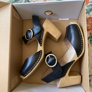 Dansko 36 Black Tamra Leather Block Heel Sandals with Gold Buckle euc